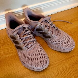 Adidas Ultrabounce sneakers (Women’s 9)